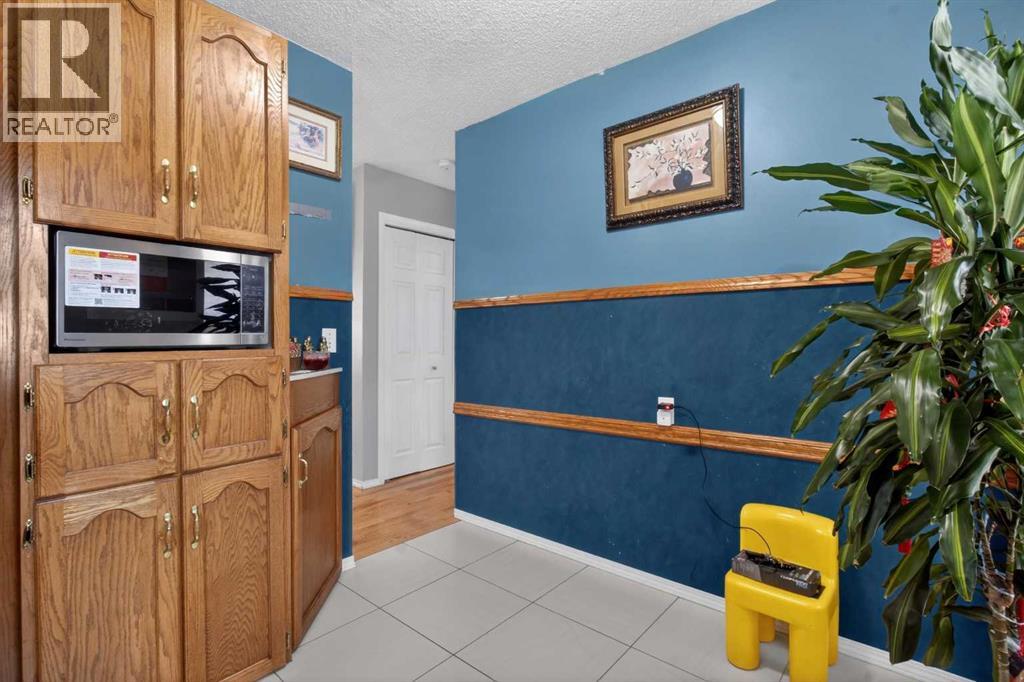 124 Falchurch Crescent NE - 14