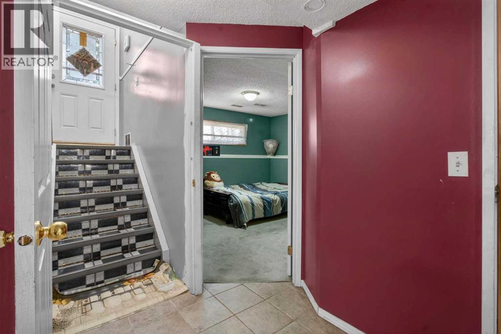 124 Falchurch Crescent NE - 15