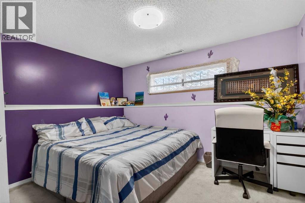 124 Falchurch Crescent NE - 23