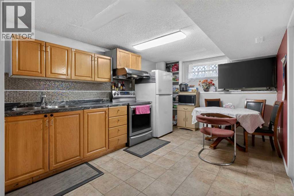 124 Falchurch Crescent NE - 21