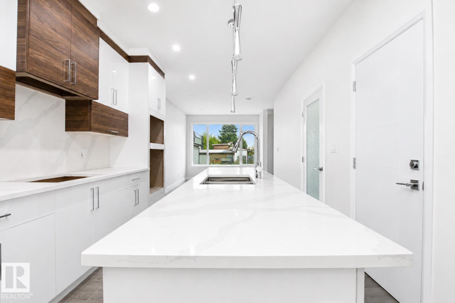 8731 154 ST NW - 11