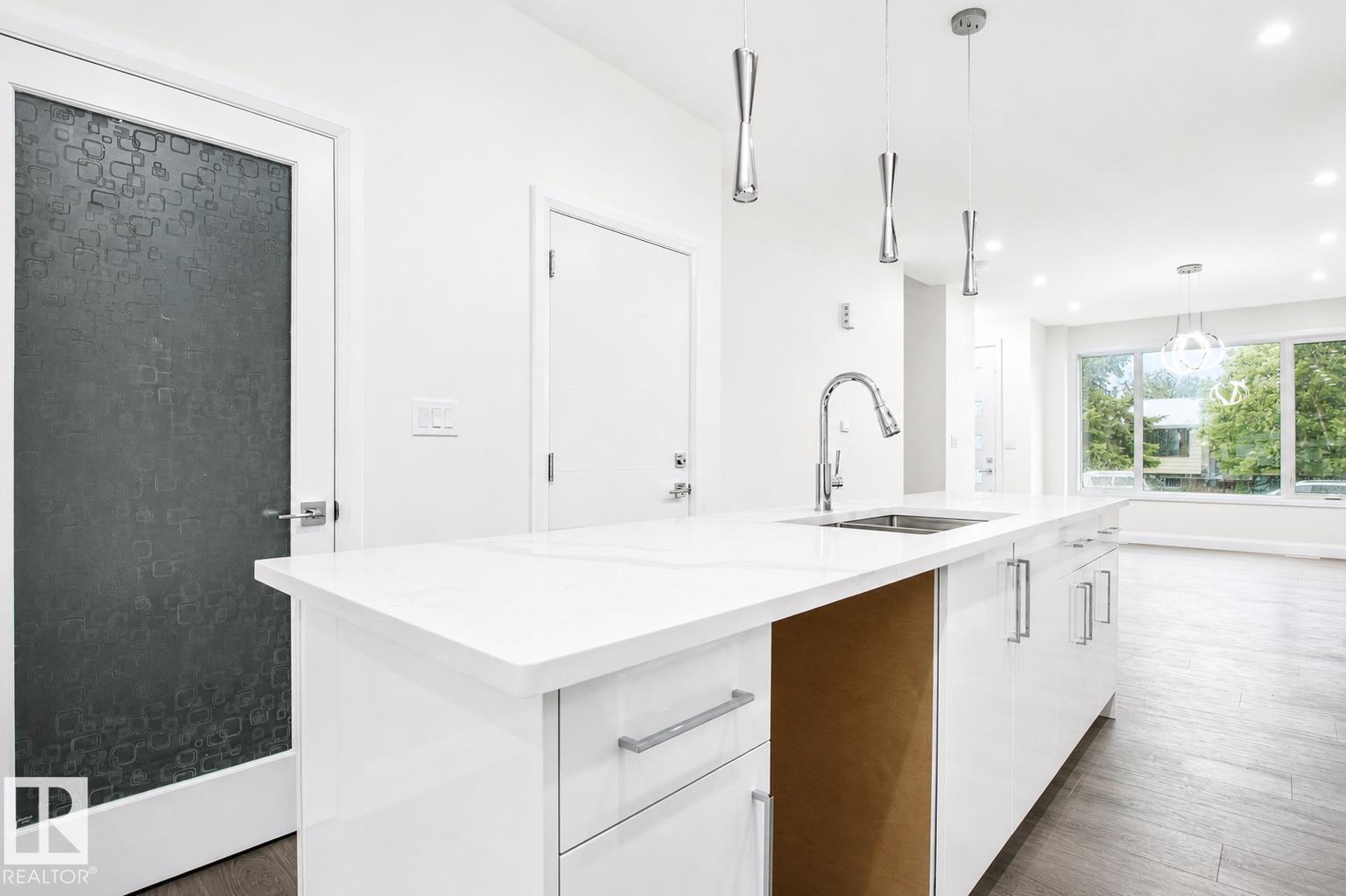 8731 154 ST NW - 15