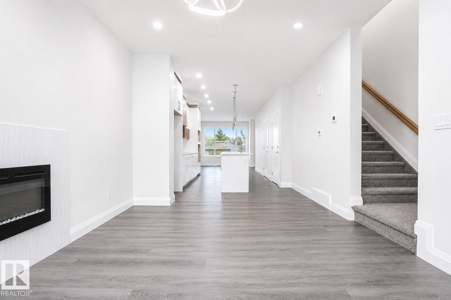 8731 154 ST NW - 7