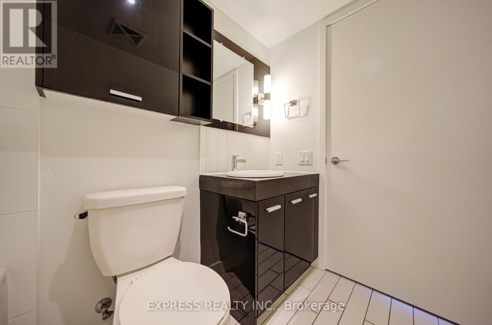 #908 19 SINGER COURT - 30