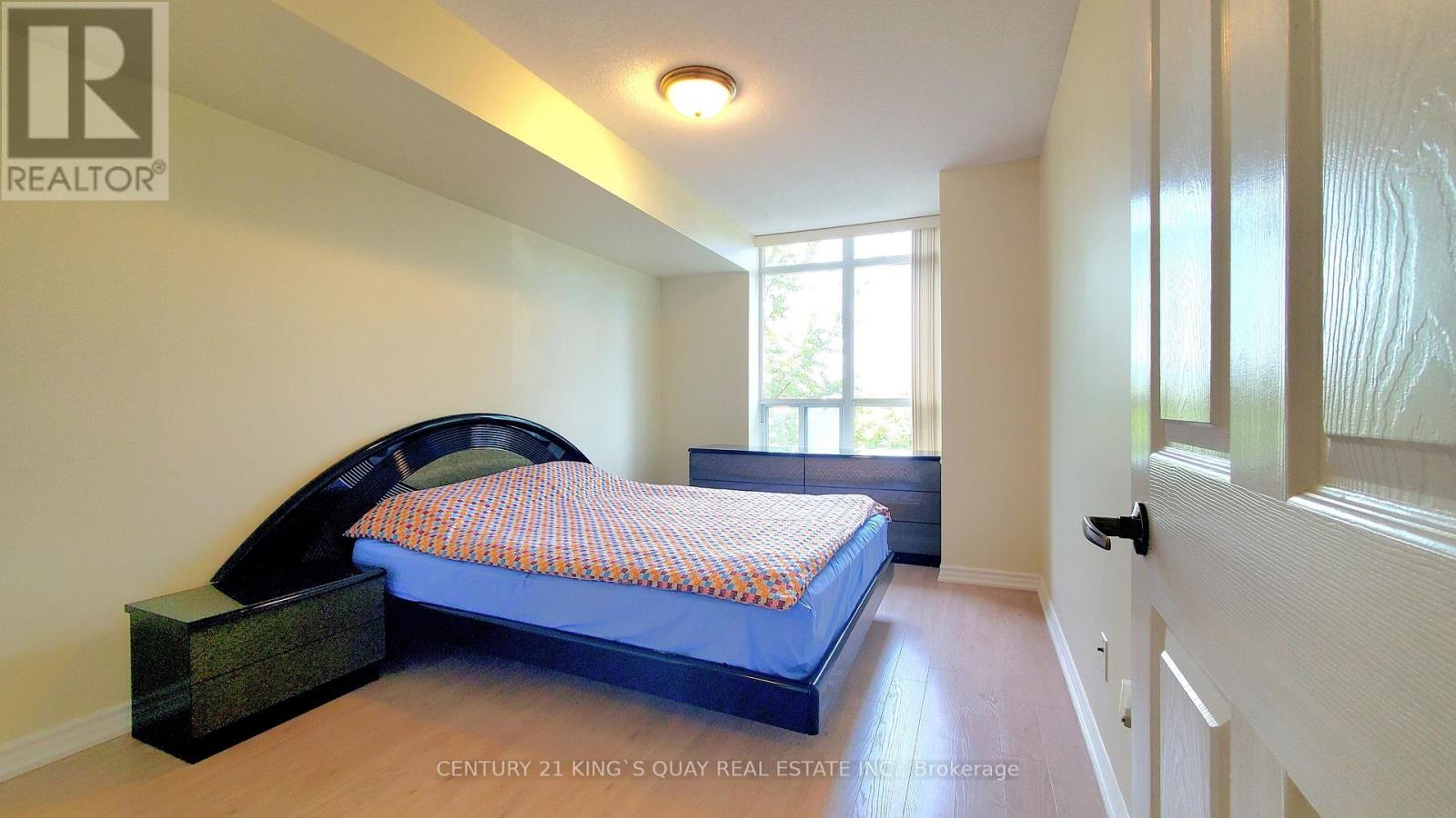 #303 130 POND DRIVE - 16