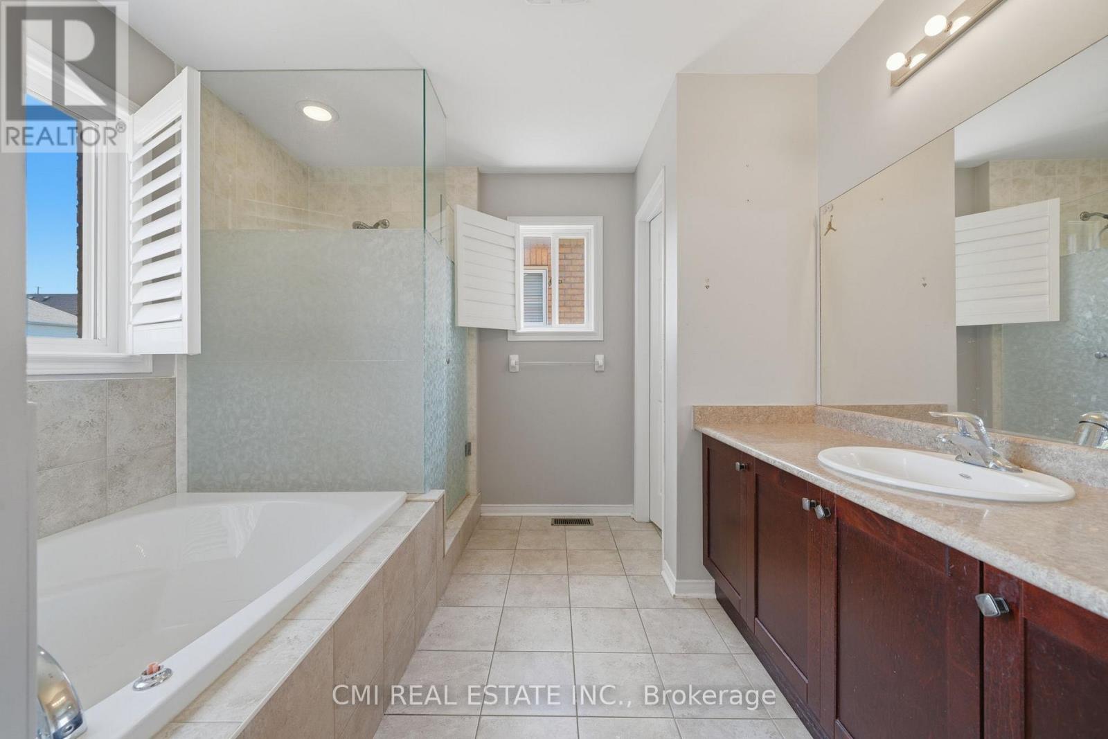 82 GWILLIMBURY DRIVE - 32