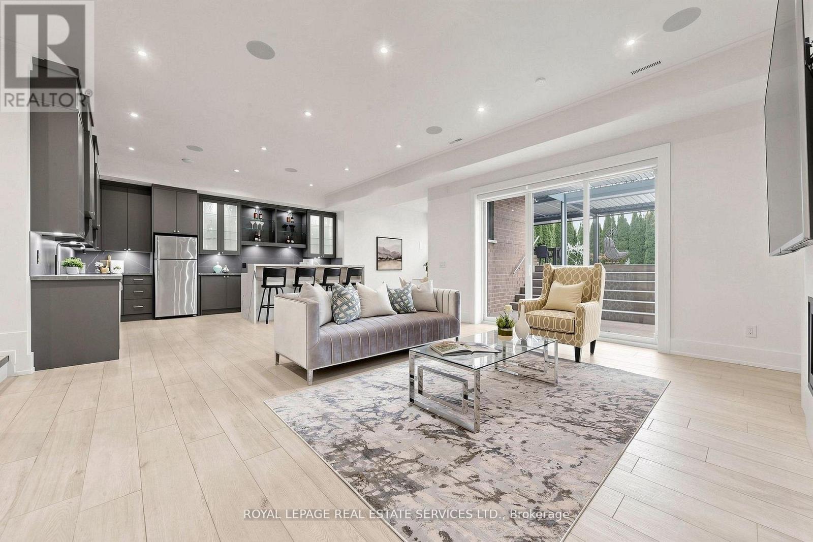 203 CRESTWOOD ROAD - 38