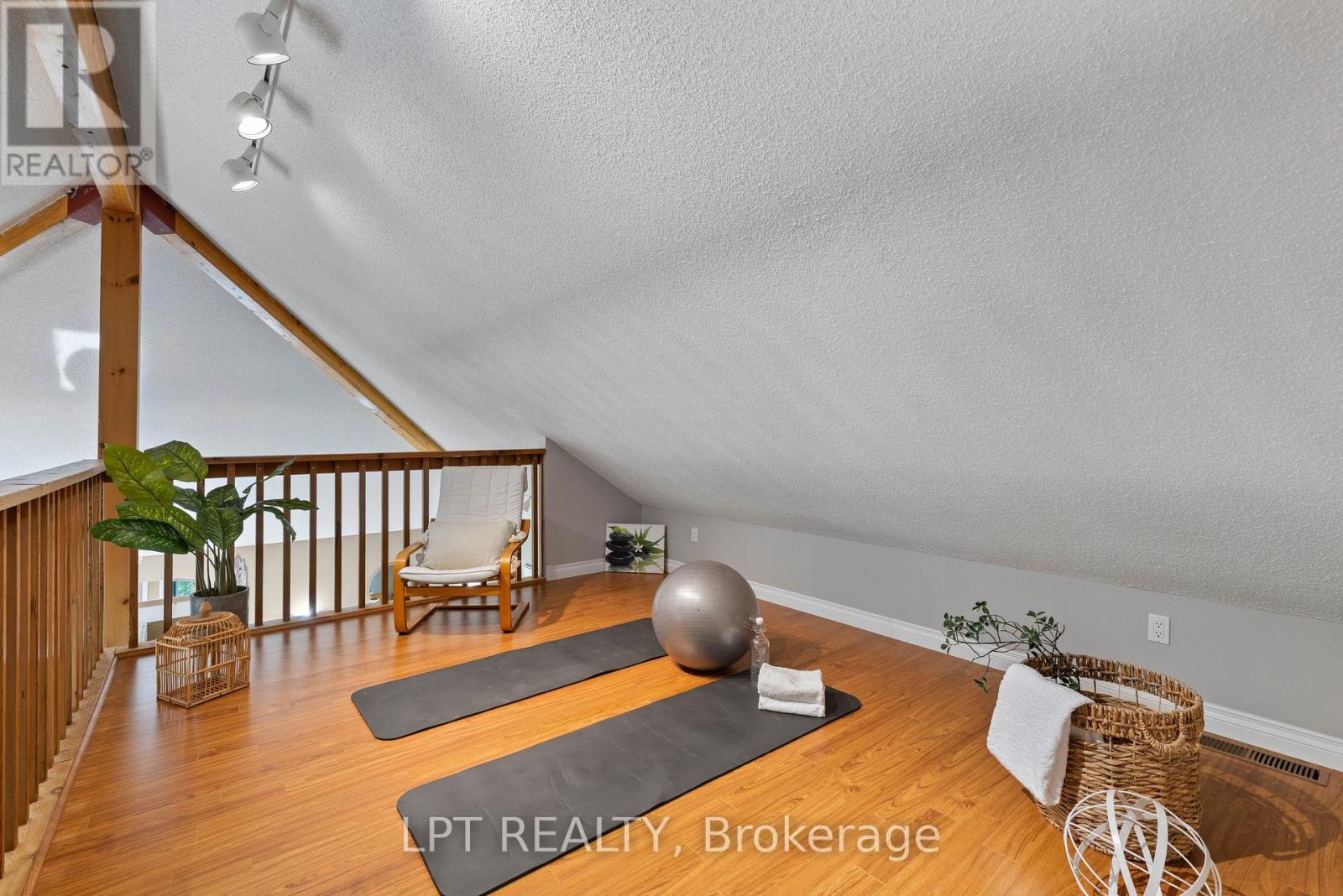 293 HEDGE ROAD - 20