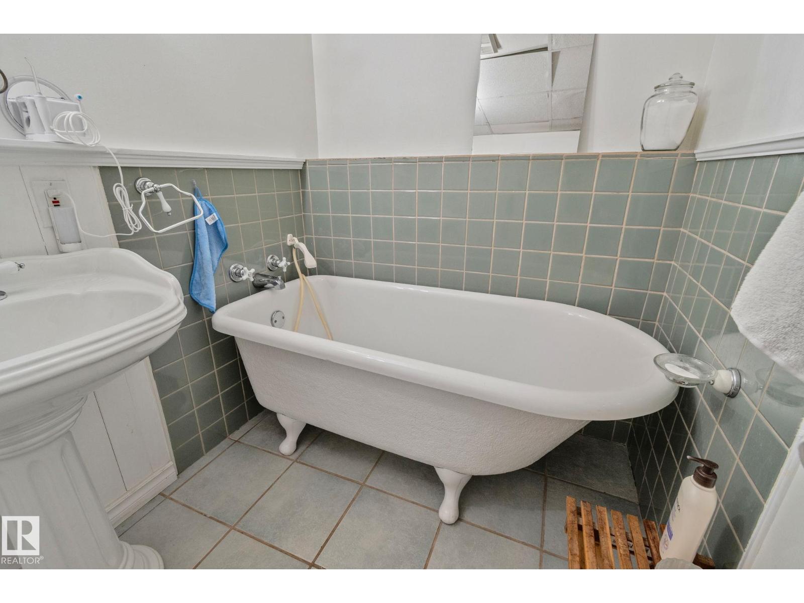 34 BEACON CR — photo 20