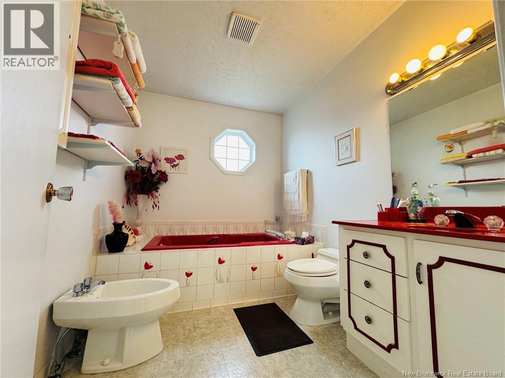 6 Thompson Road - 8