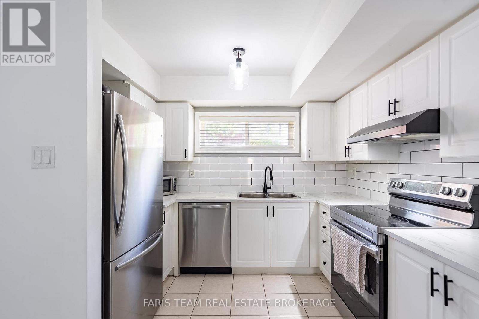 37 - 241 FERNDALE DRIVE S