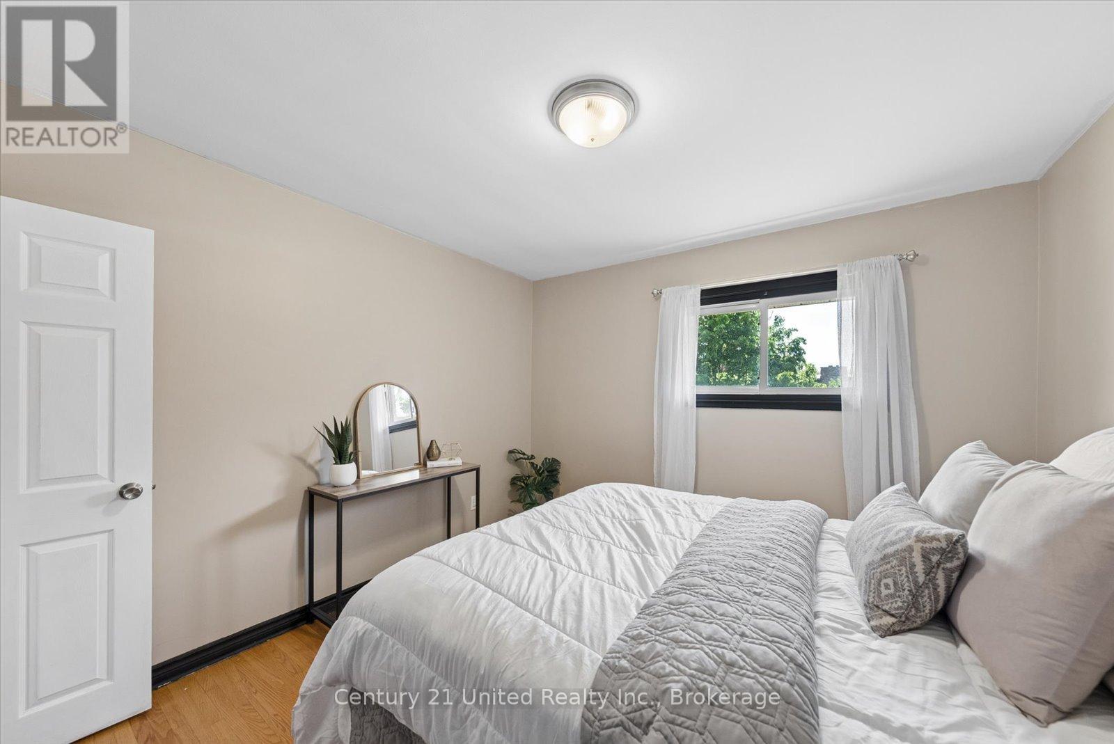 534 ROBERT ROAD - 23