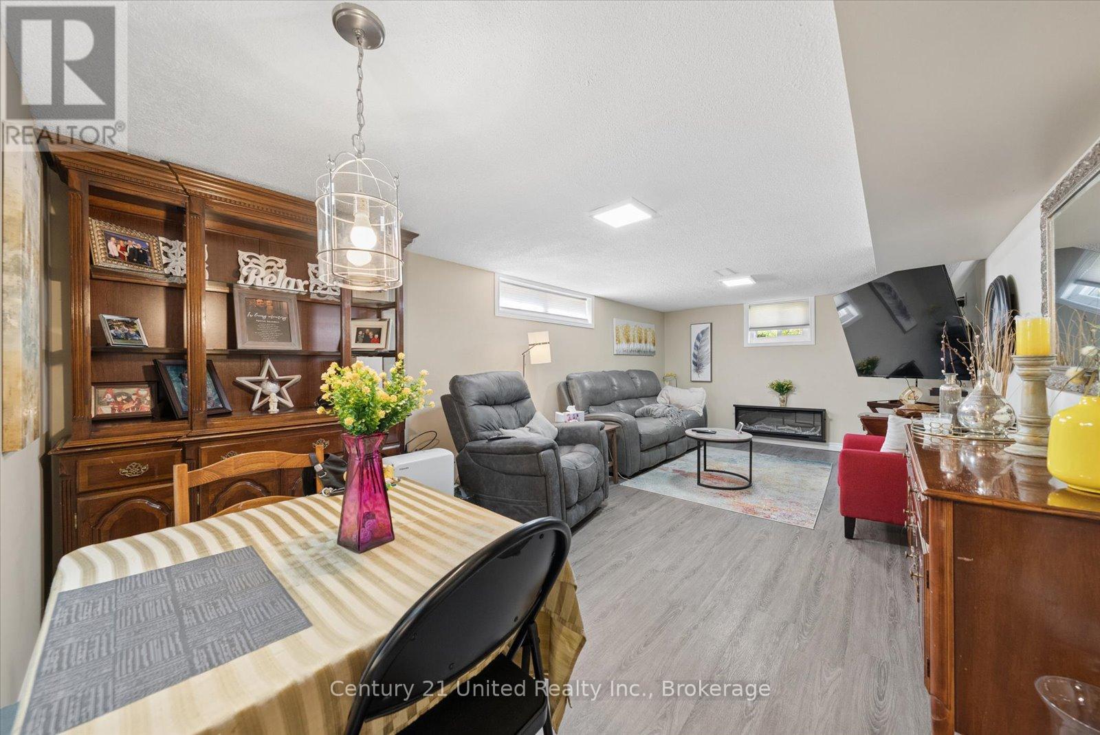 534 ROBERT ROAD - 32