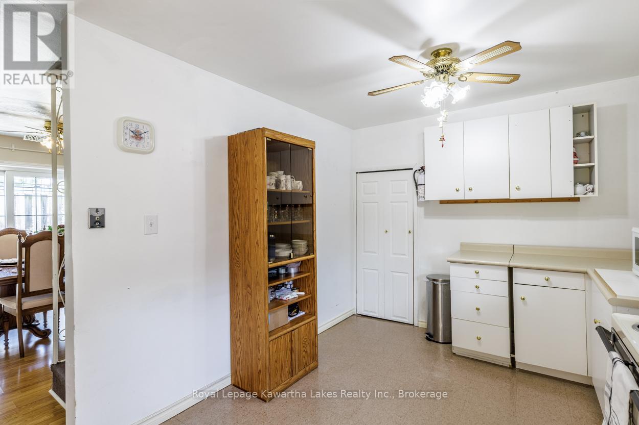99 LINDSAY STREET - 24