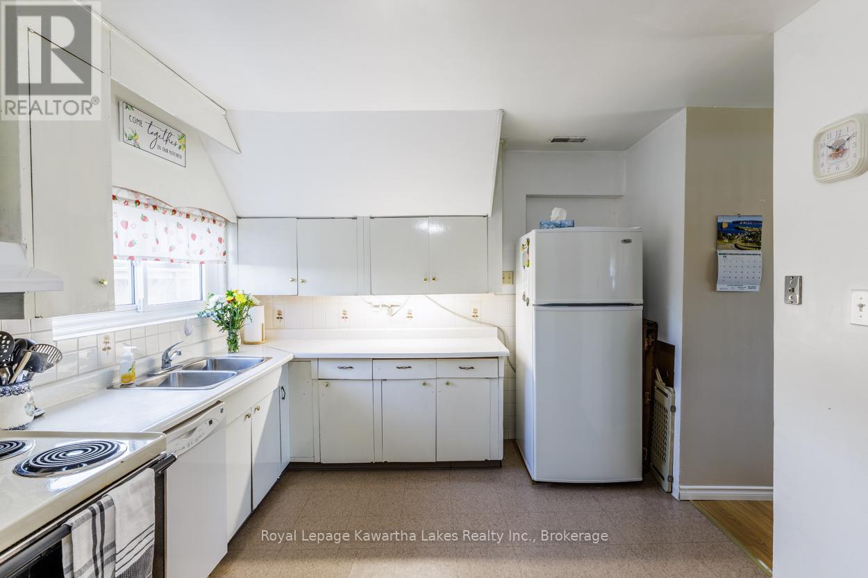 99 LINDSAY STREET - 26
