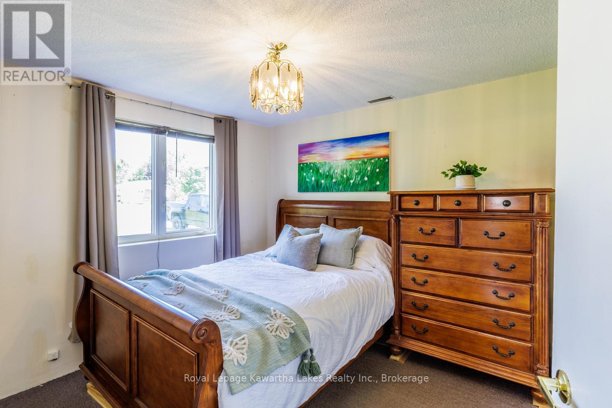 99 LINDSAY STREET - 28