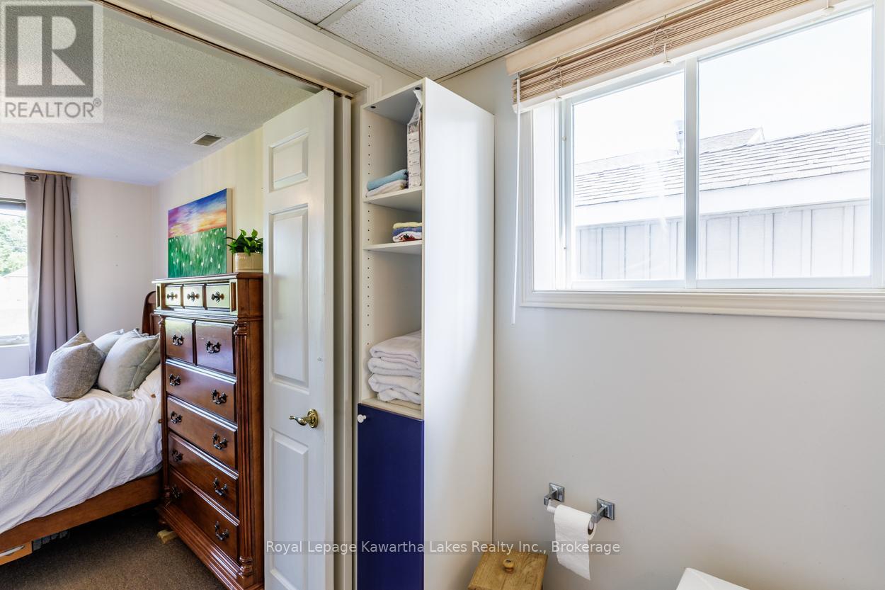 99 LINDSAY STREET - 32