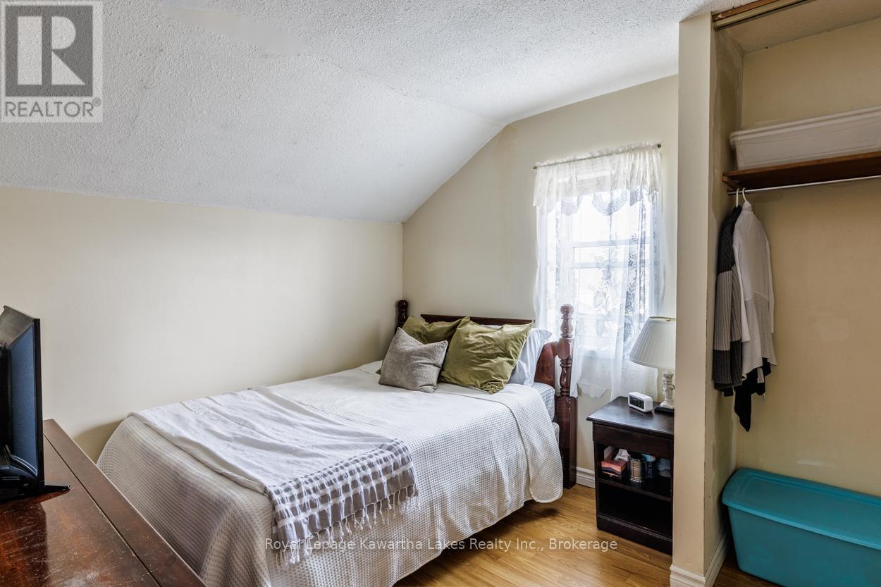 99 LINDSAY STREET - 34