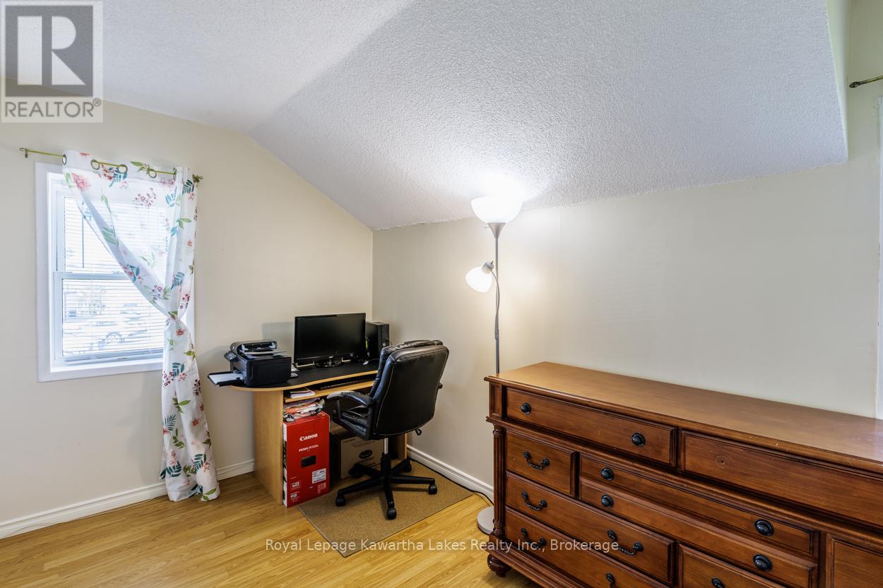 99 LINDSAY STREET - 37