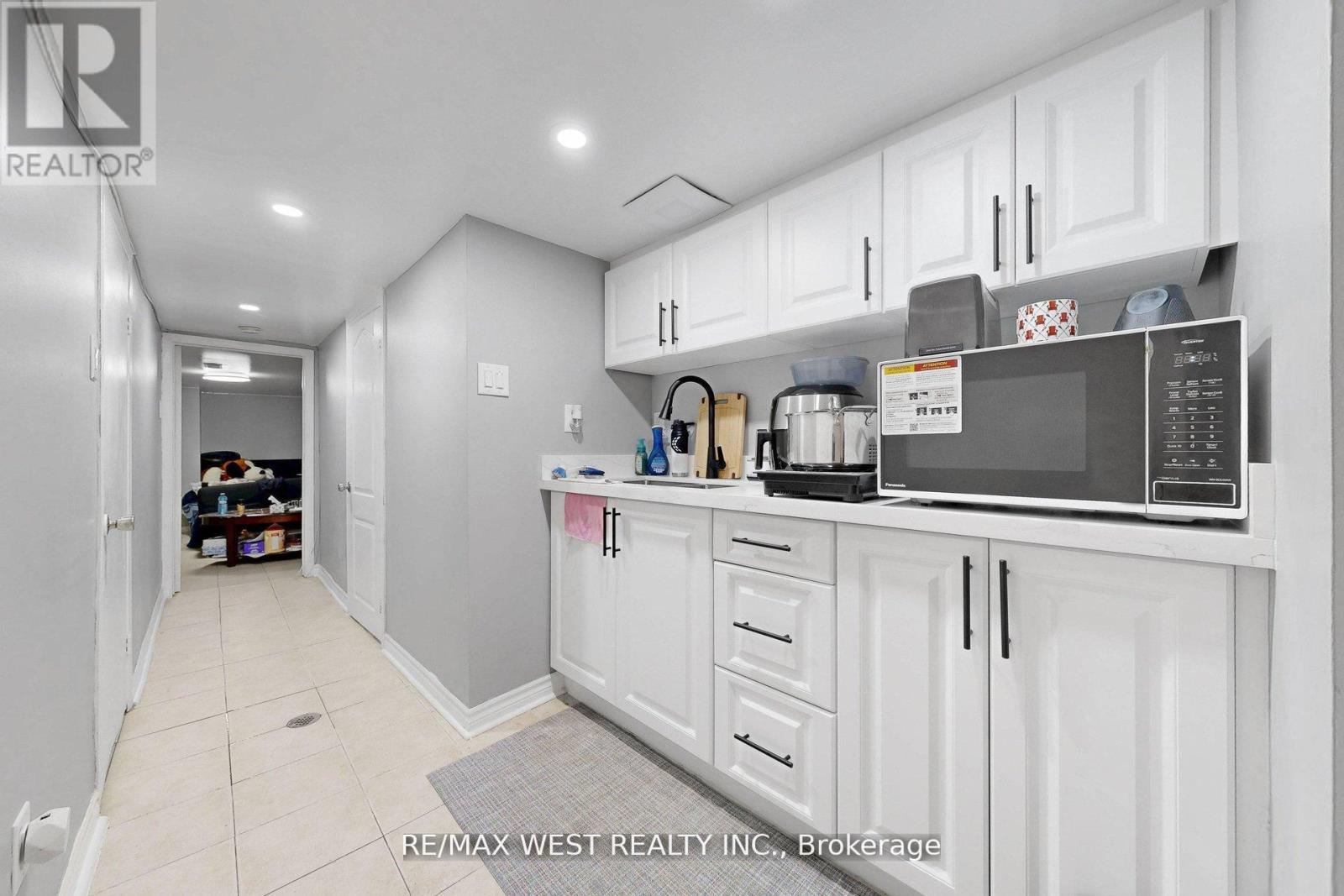 538 MCROBERTS AVENUE - 20