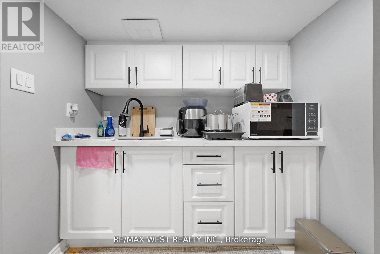 538 MCROBERTS AVENUE - 21