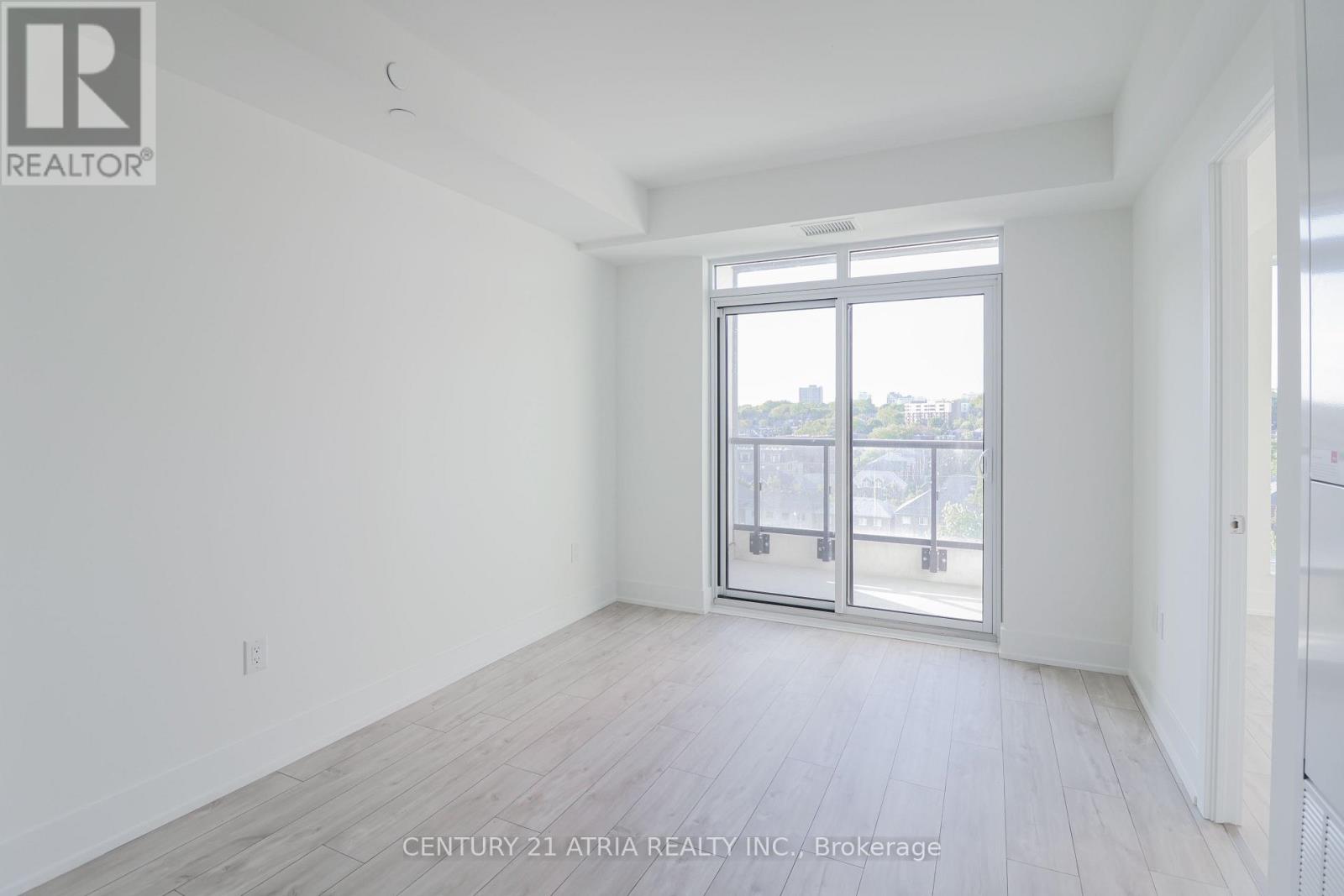 718 - 858 DUPONT STREET