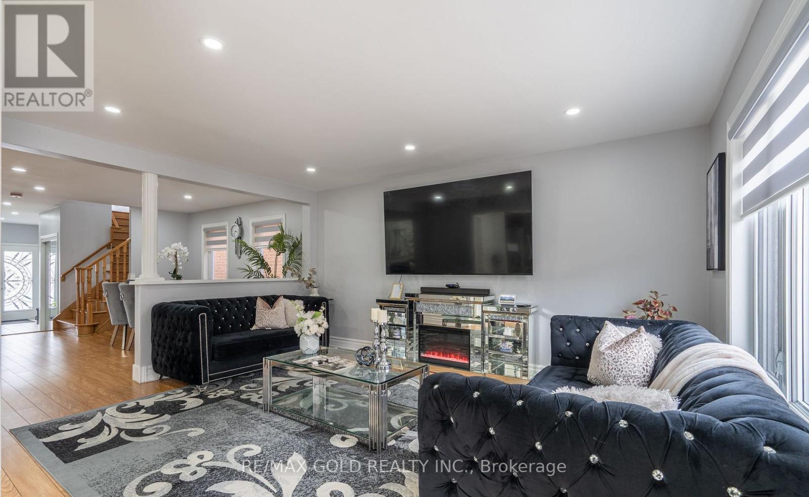 8 BAYRIDGE DRIVE - 12
