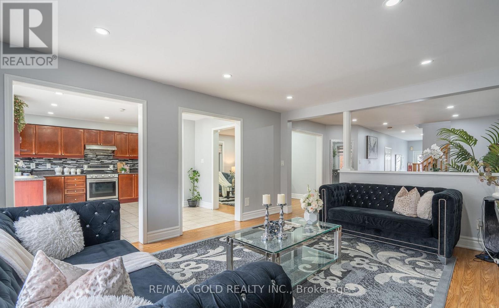 8 BAYRIDGE DRIVE - 13