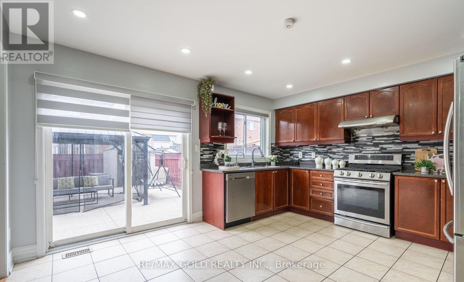 8 BAYRIDGE DRIVE - 14