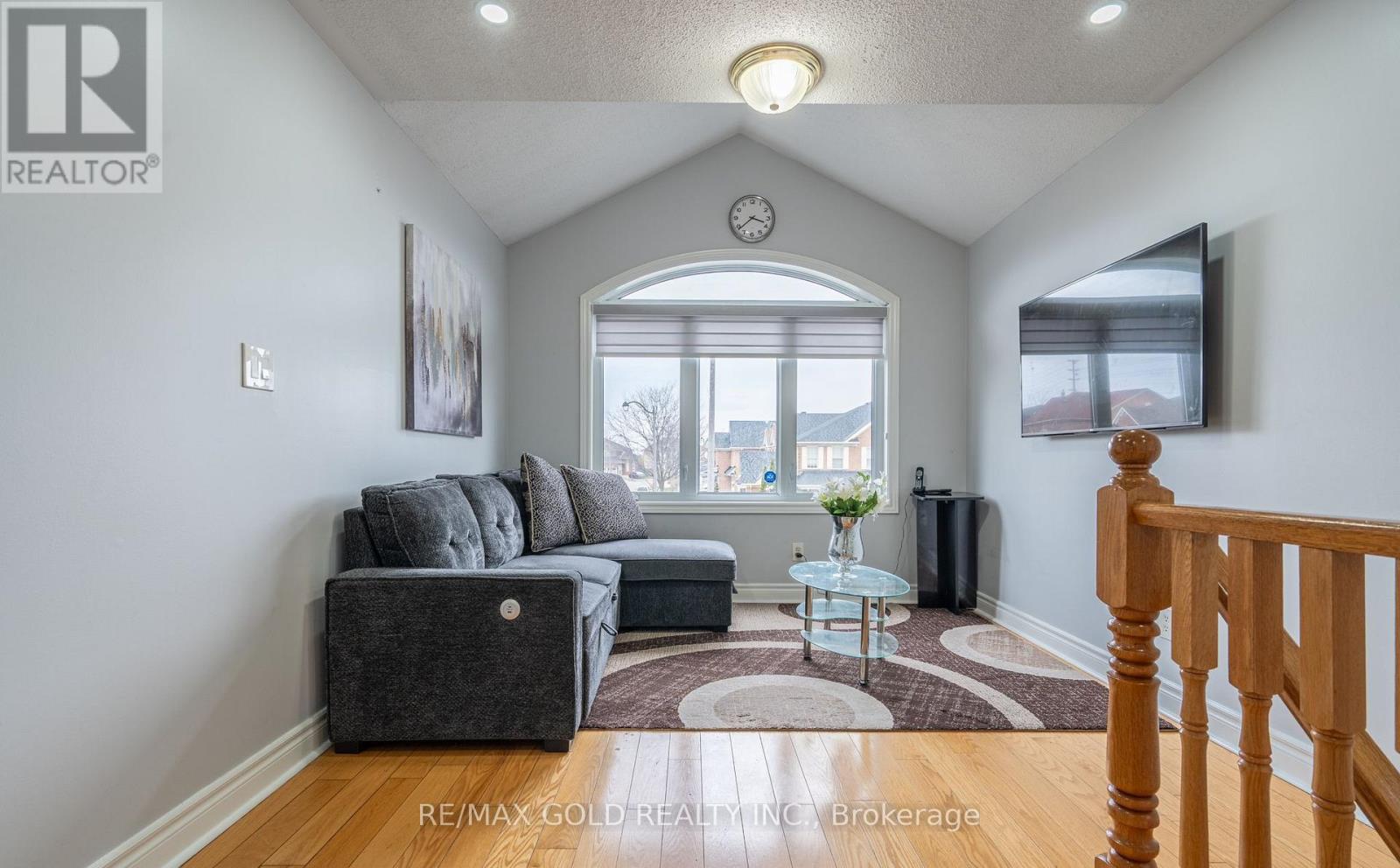 8 BAYRIDGE DRIVE - 18