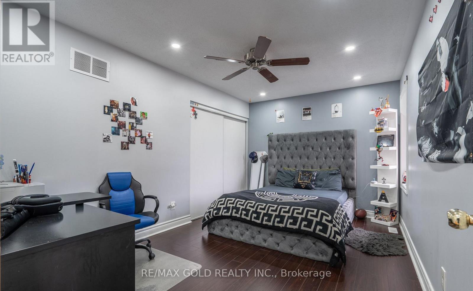 8 BAYRIDGE DRIVE - 19
