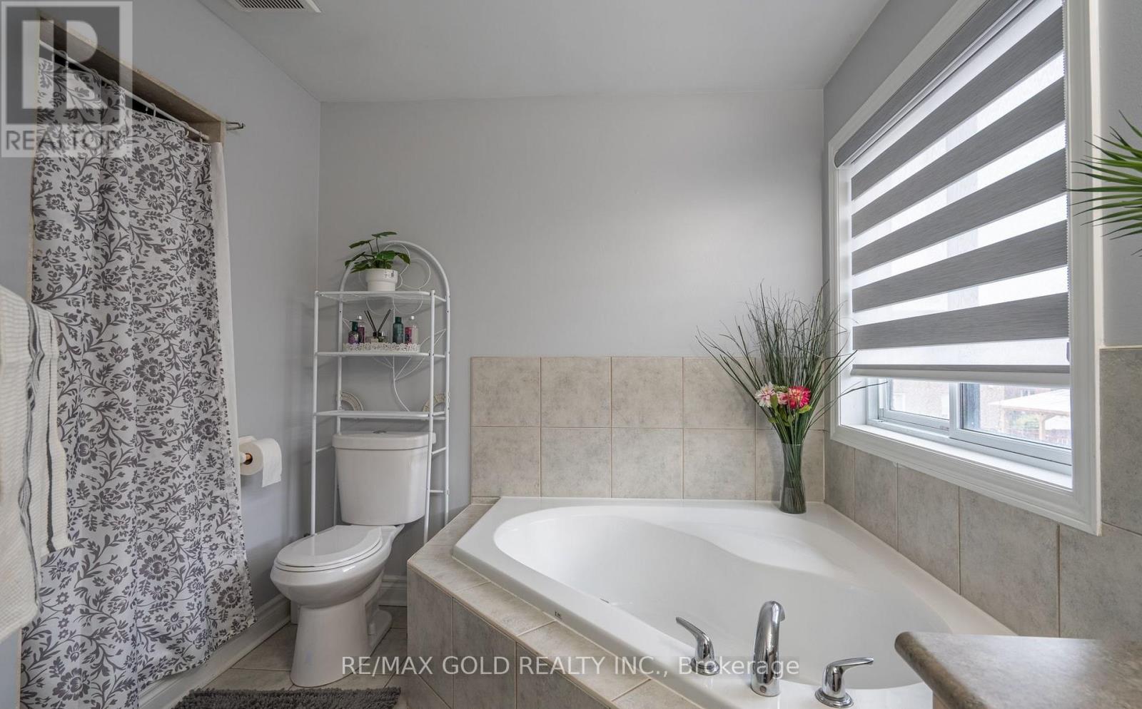 8 BAYRIDGE DRIVE - 25
