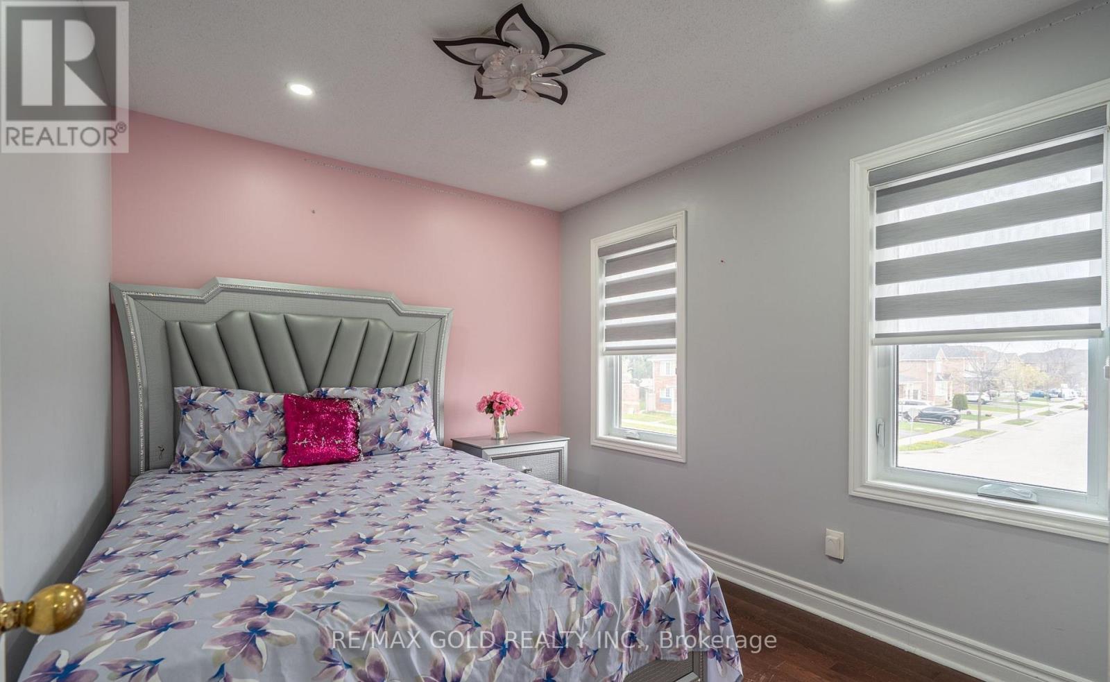 8 BAYRIDGE DRIVE - 26