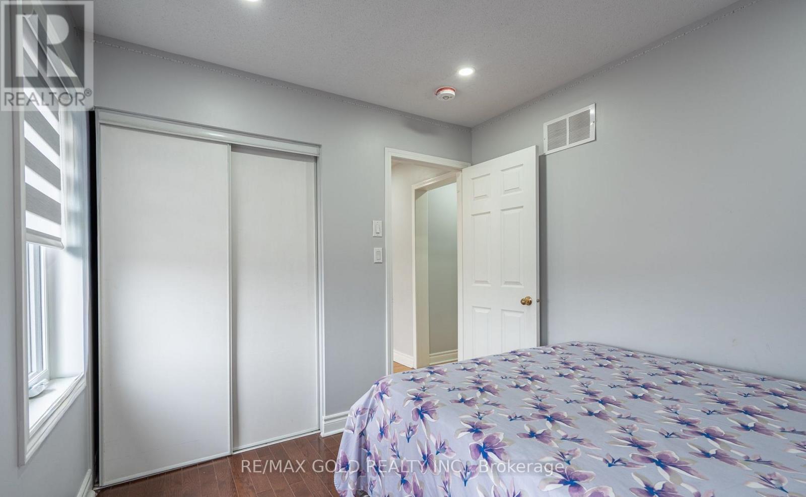 8 BAYRIDGE DRIVE - 27