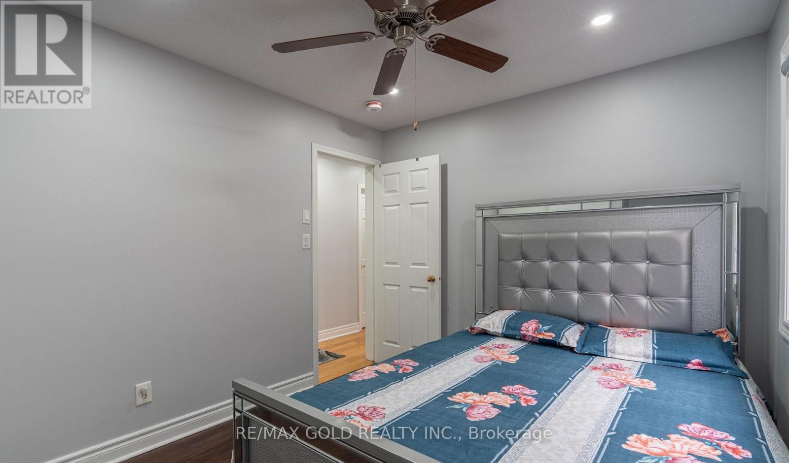8 BAYRIDGE DRIVE - 30
