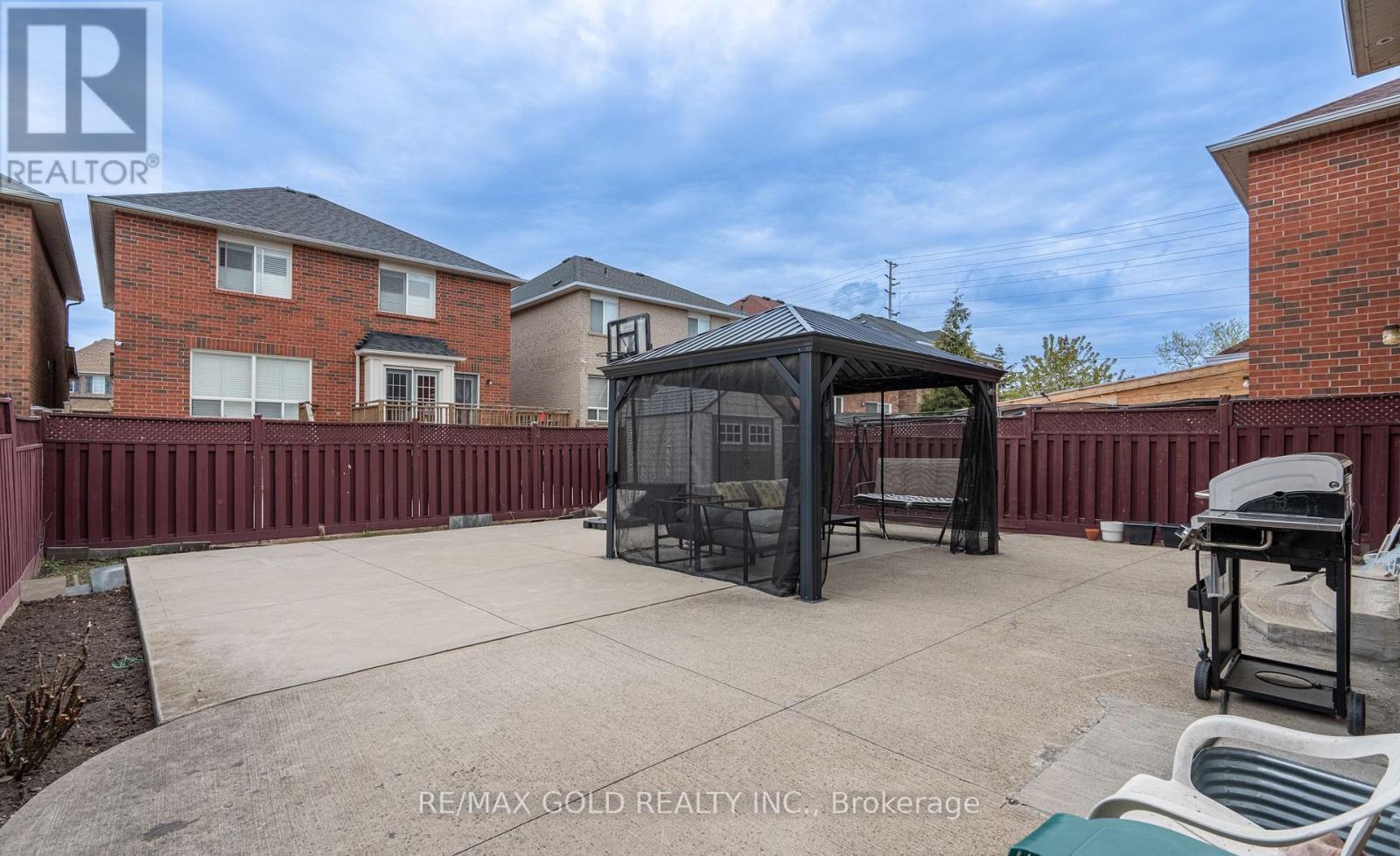 8 BAYRIDGE DRIVE