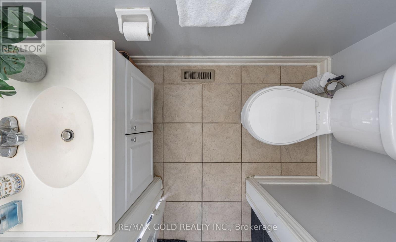 8 BAYRIDGE DRIVE - 6