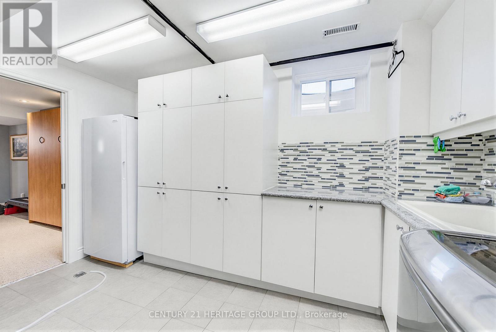 28 MANADON DRIVE - 19