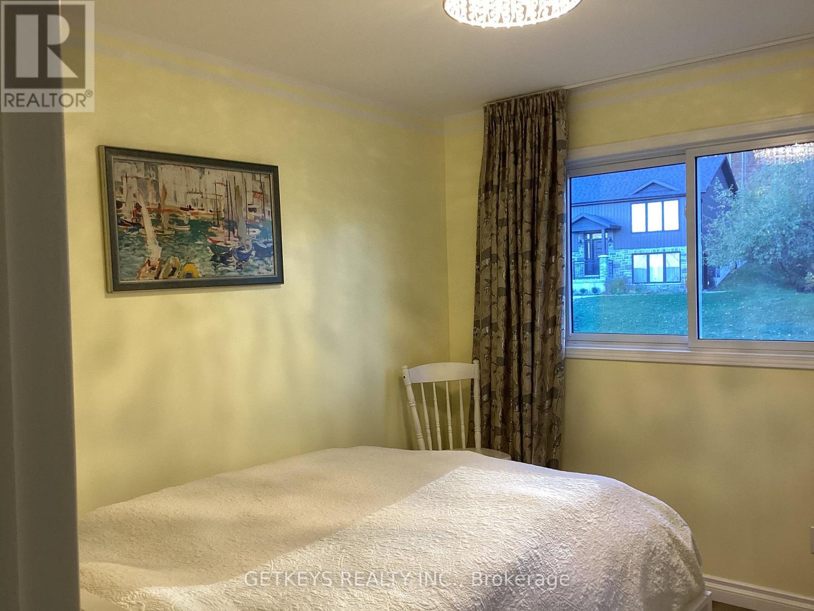 49 KING GEORGE CRESCENT - 12
