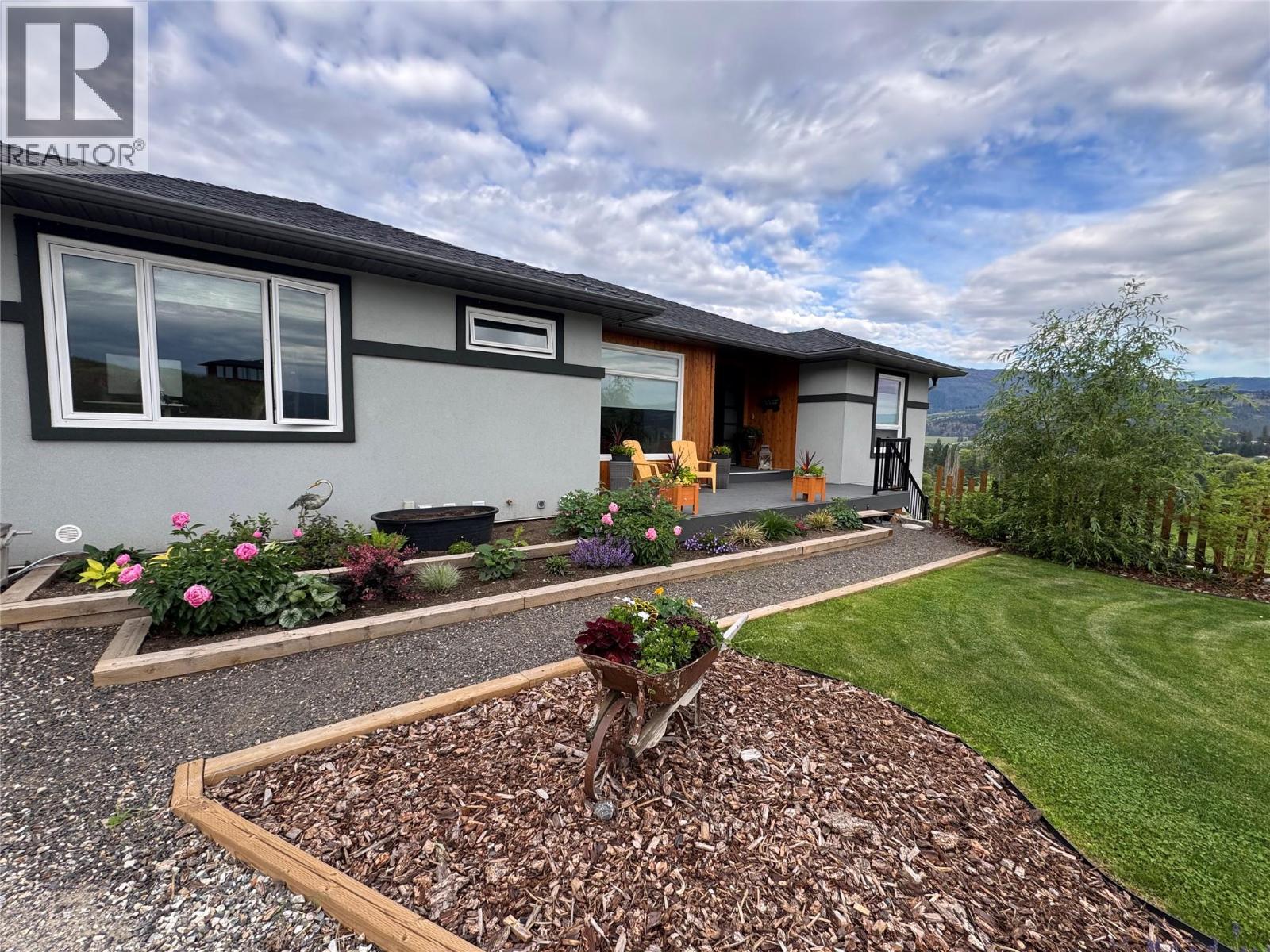 463 Golfview Place - Image 2