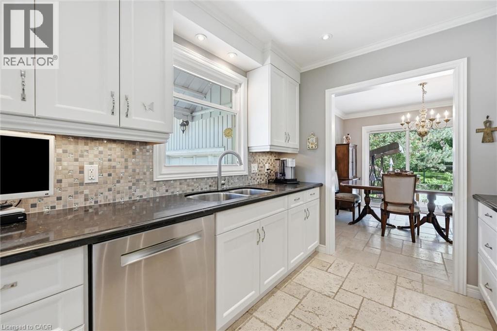 951 CLOVERLEAF Drive - 11