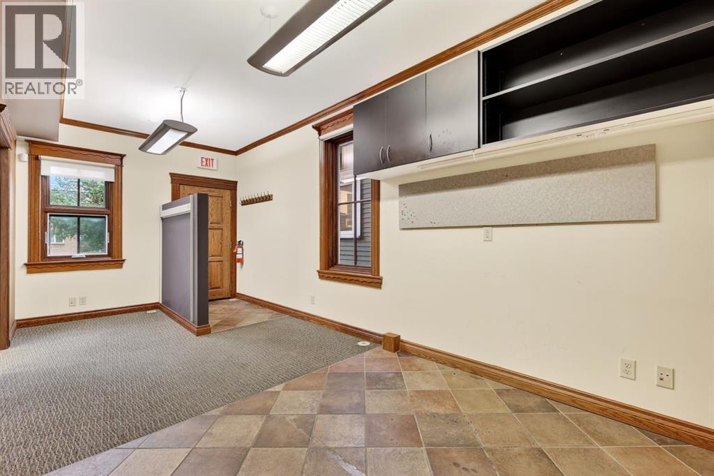 1215 14 Avenue SW — photo 27