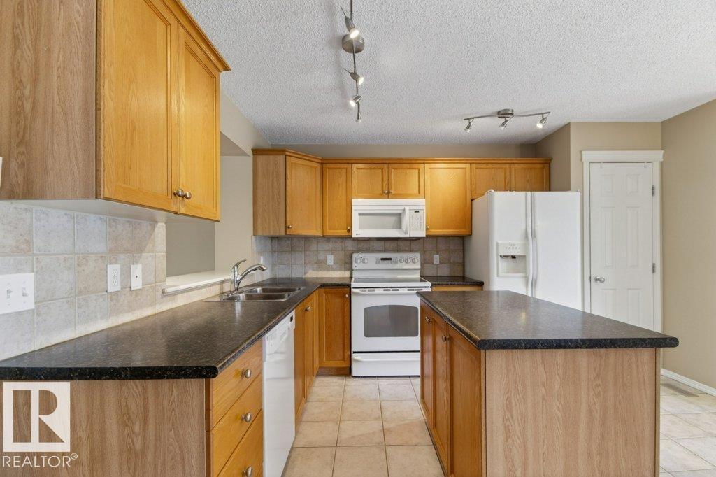 12215 18 AV SW SW - 10