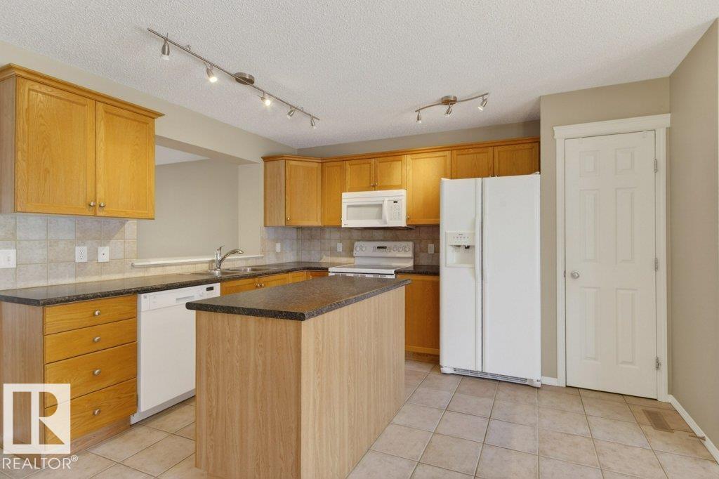 12215 18 AV SW SW - 12