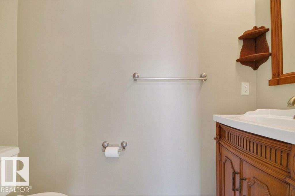 12215 18 AV SW SW - 15