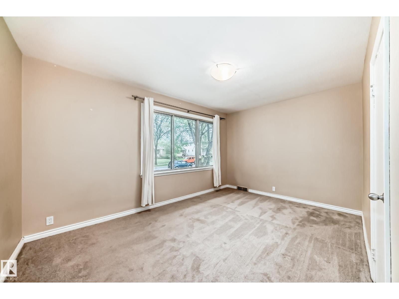 7723 81 AV NW - 12