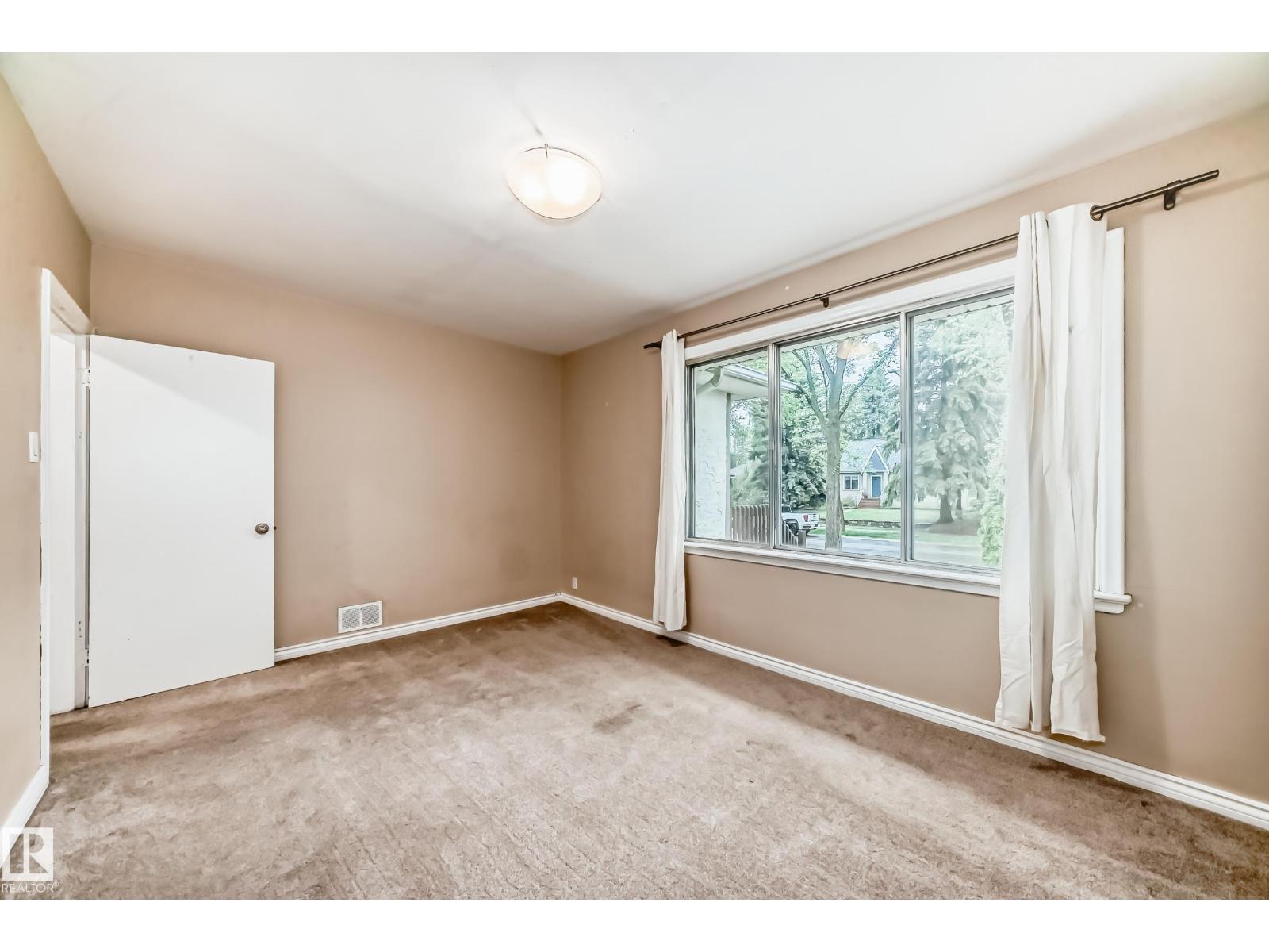 7723 81 AV NW - 13
