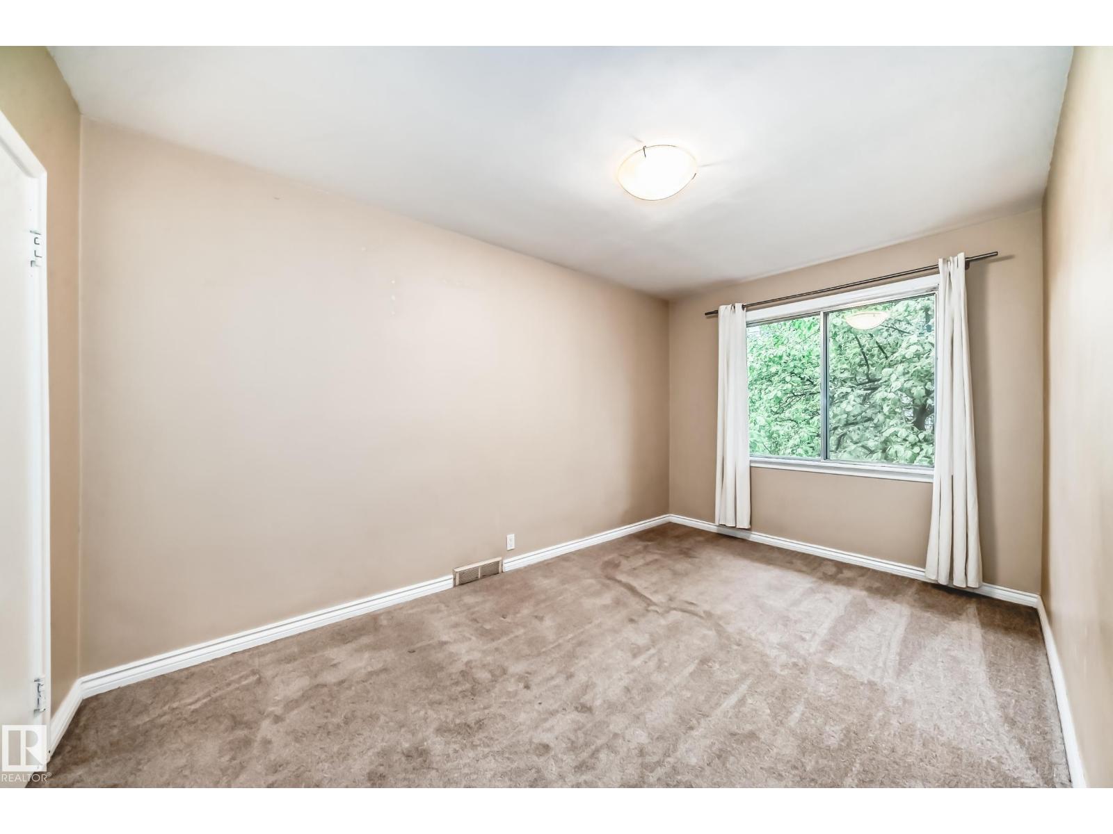 7723 81 AV NW - 16