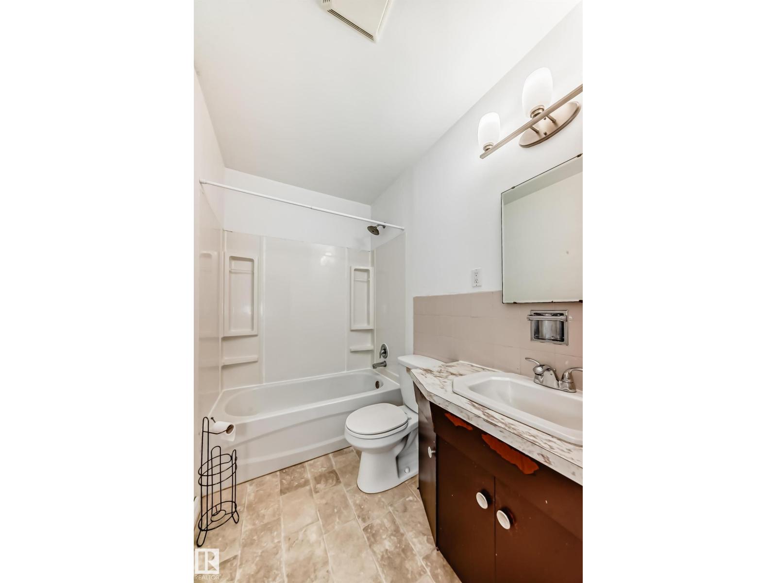 7723 81 AV NW - 18