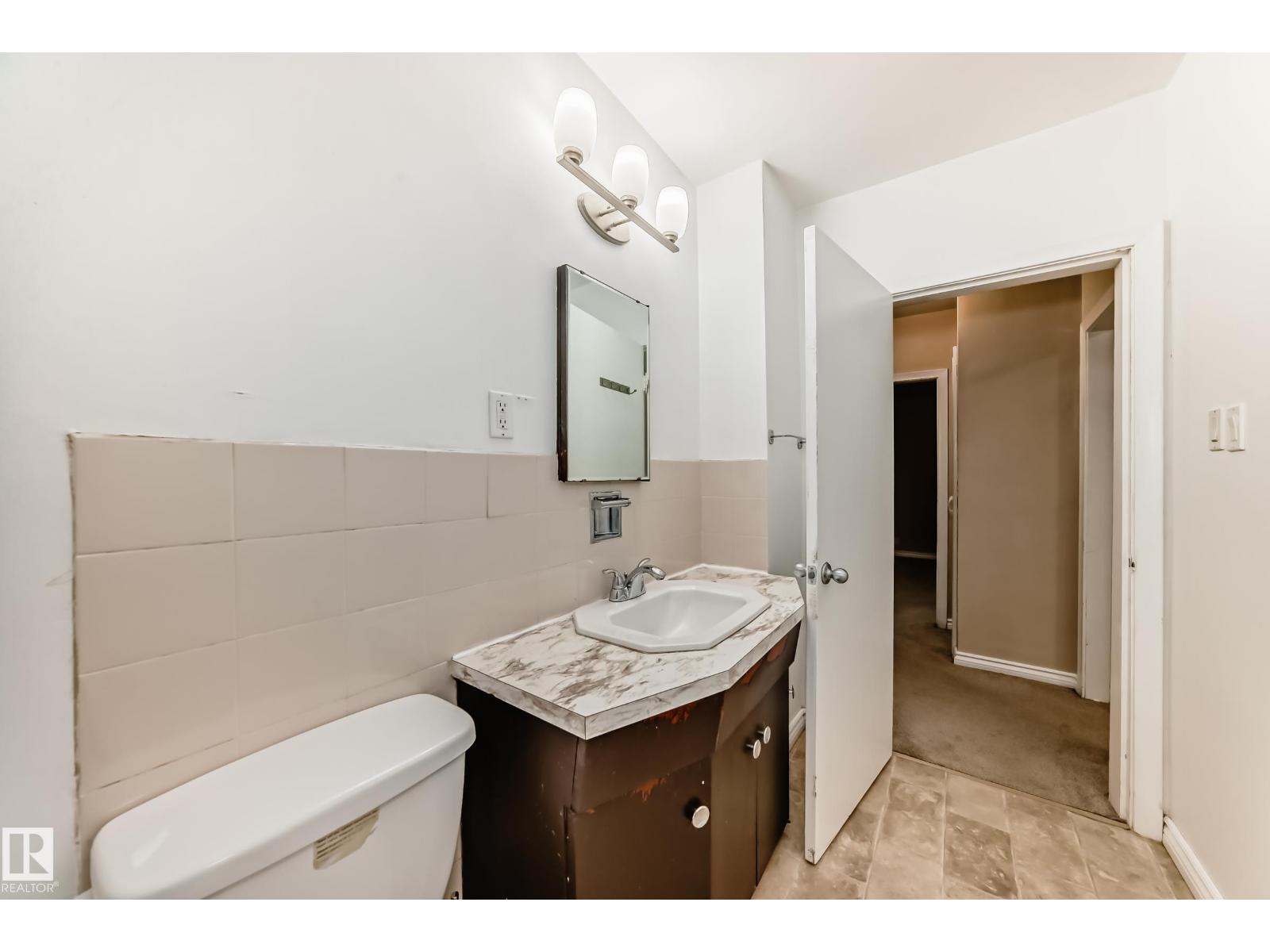 7723 81 AV NW - 19